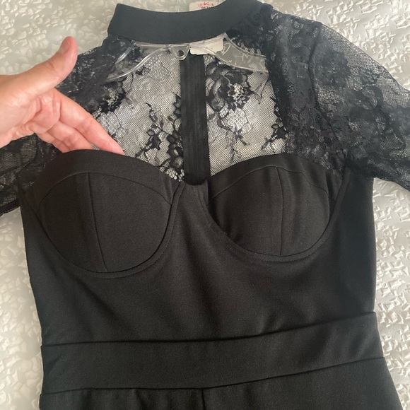 SOLD!!!
Windsor jumpsuit size small! - Picture 3 of 6